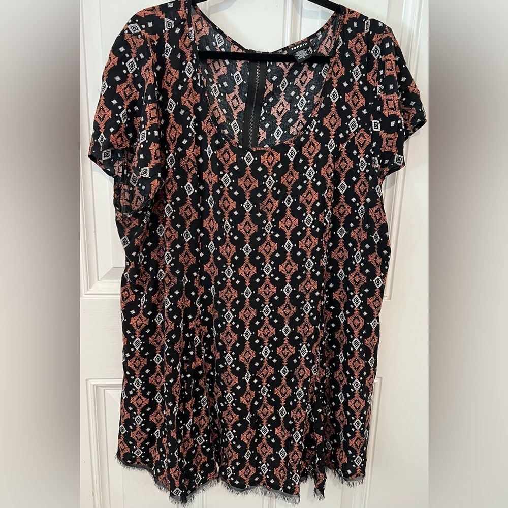 Torrid Geo Print Challis Tunic Top, Princess Seams, Women Plus Size 2 or 18/20